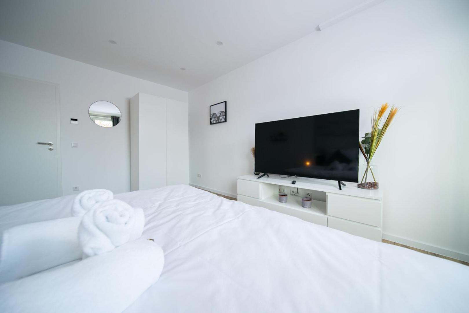 - 3 Bedroom - 6 Person Apartment Dusseldorf