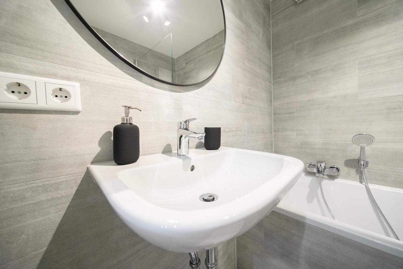 - 3 Bedroom - 6 Person